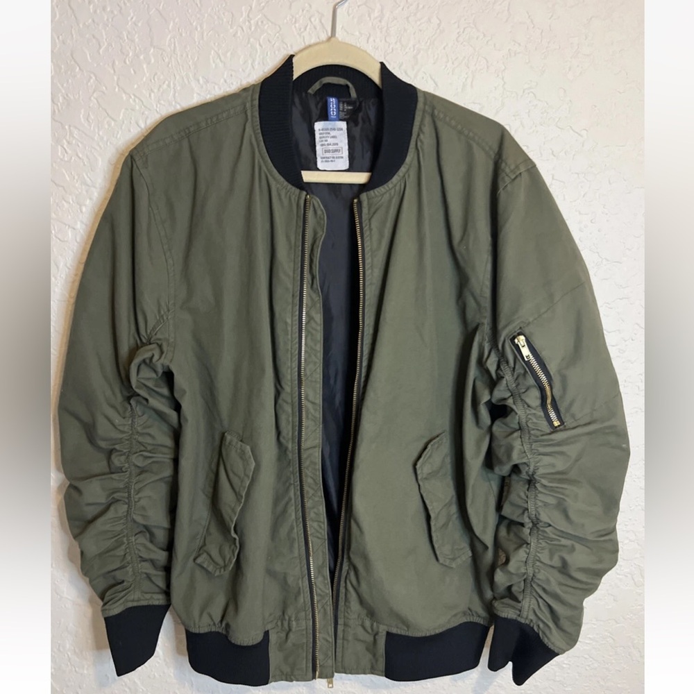 H&M Men’s Olive Green Ruched Sleeve Size M Double Zip Bomber Jacket - Picture 2 of 9